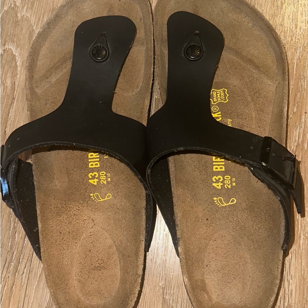 Men’s Birkenstock Gizeh Sandals with Black Leather Straps